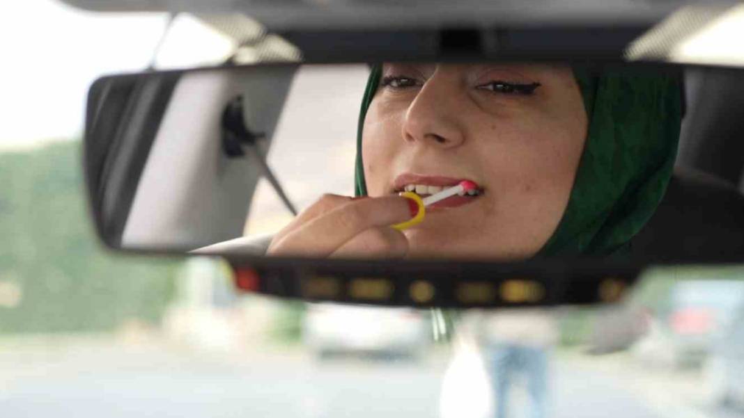 Taksiye ödediği ücret fazla gelince taksi şoförü oldu: Nazlı Bülbül ekmeğini direksiyon sallayarak kazanıyor 9